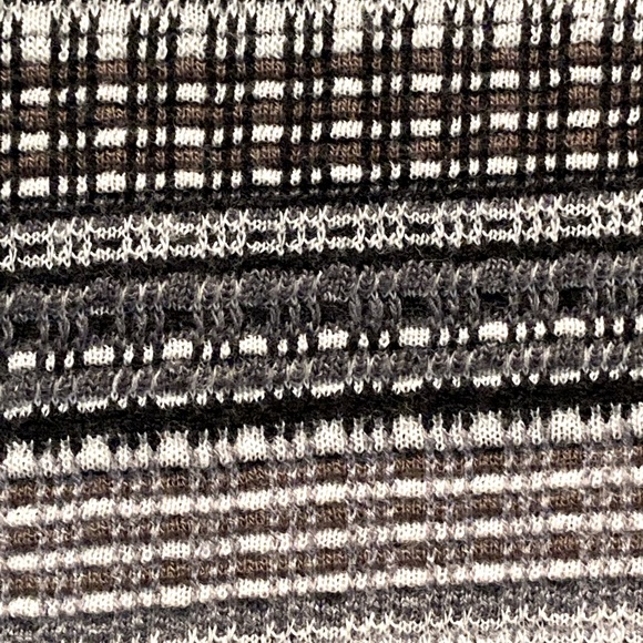 Chacok sweater in blacks and greys - Picture 4 of 6